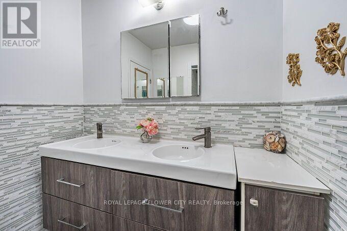 3 Clayhall Crescent, Toronto, Ontario  M3J 1W5 - Photo 33 - W13704642