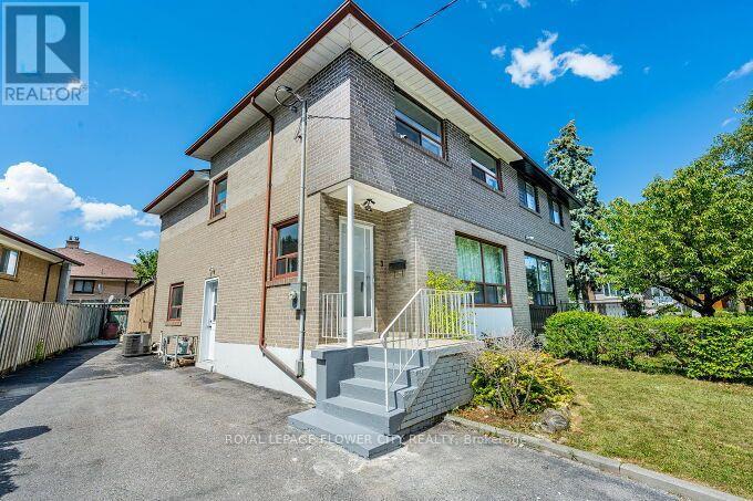 3 Clayhall Crescent, Toronto, Ontario  M3J 1W5 - Photo 4 - W13704642