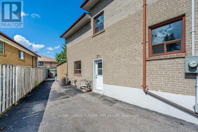 3 Clayhall Crescent, Toronto, Ontario  M3J 1W5 - Photo 48 - W13704642