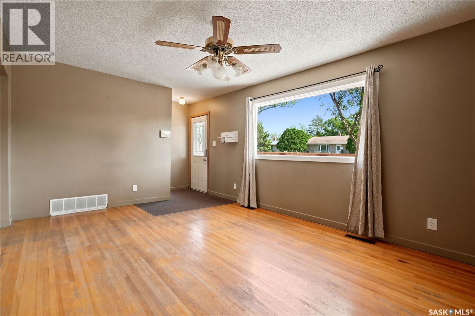 856 Forget Street, Regina, Saskatchewan  S4T 4X4 - Photo 9 - SK044283