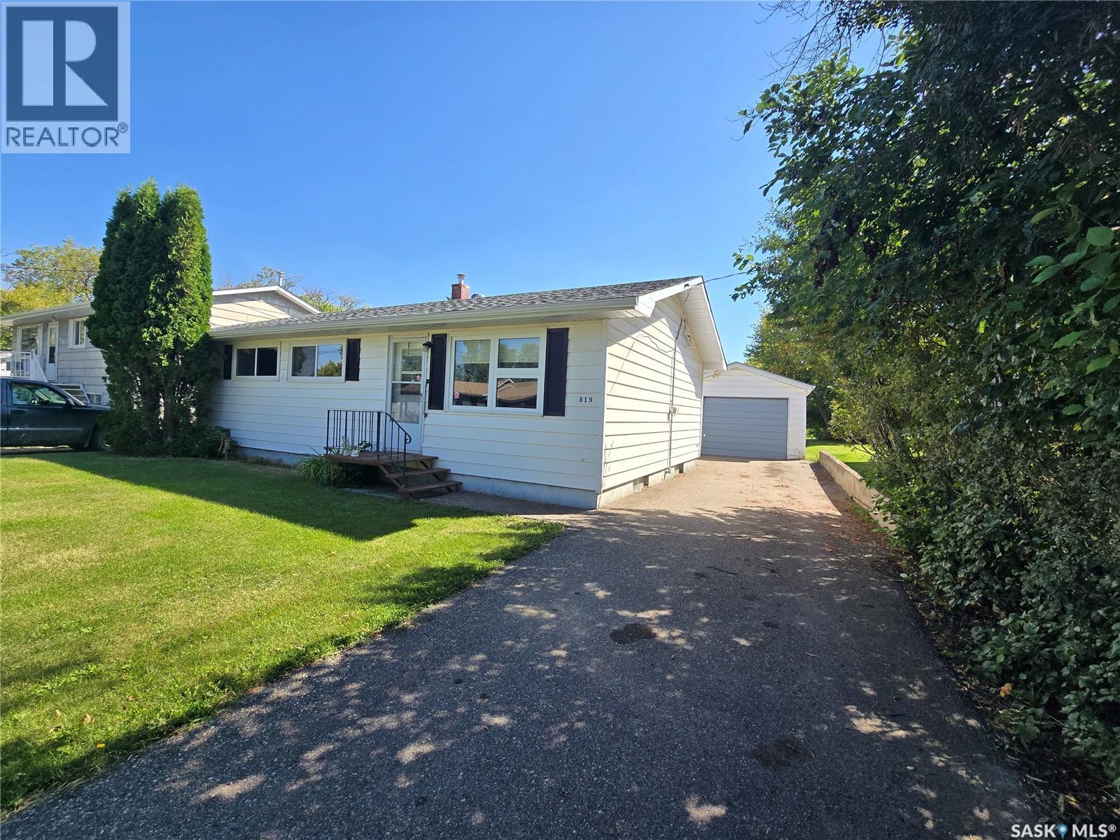 819 Gambetta Street, Whitewood, Saskatchewan  S0G 5C0 - Photo 2 - SK046403