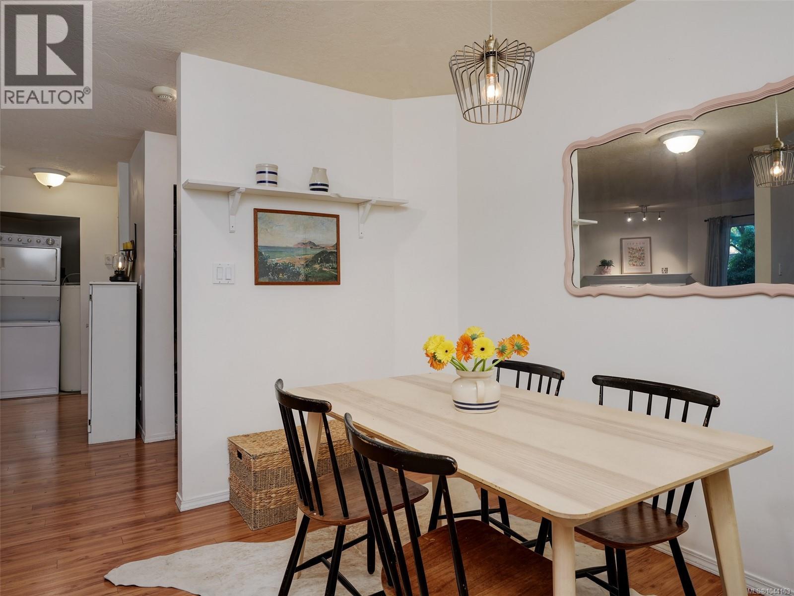 110 494 Marsett Pl, Saanich, British Columbia V8Z 4J1 - Photo 2 - 1044163