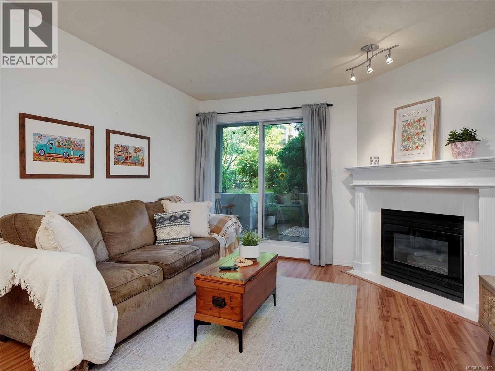 110 494 Marsett Pl, Saanich, British Columbia V8Z 4J1 - Photo 4 - 1044163