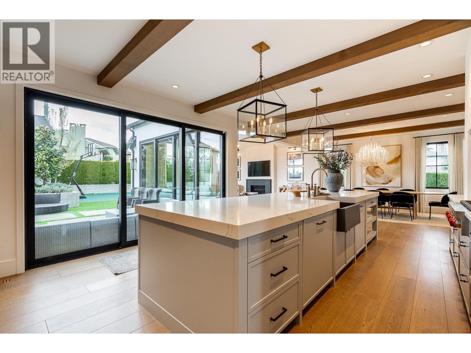 4643 Midlawn Drive, Burnaby, British Columbia  V5C 3P5 - Photo 4 - R3156481