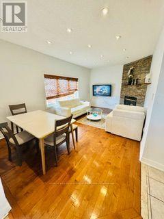 5847 Summerside Drive, Mississauga, Ontario L5M 6J5 - Photo 3 - W13704694