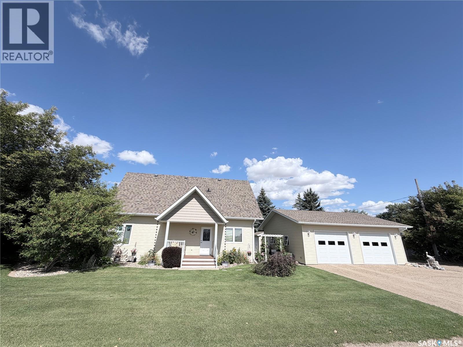 210 King Street, Elbow, Saskatchewan  S0H 1J0 - Photo 1 - SK046407