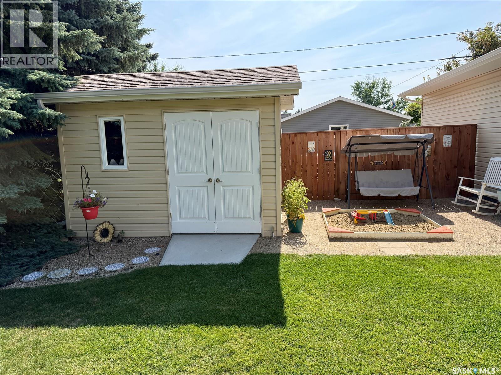 210 King Street, Elbow, Saskatchewan  S0H 1J0 - Photo 28 - SK046407