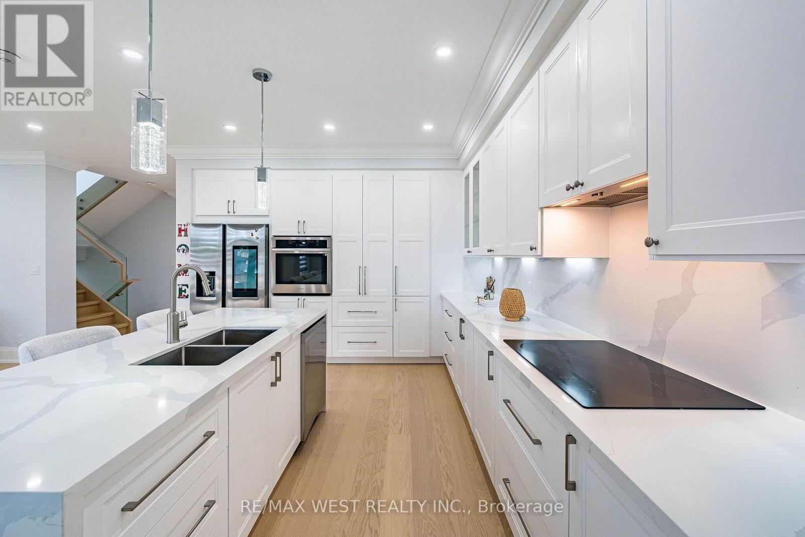 46 Golfdown Drive, Toronto, Ontario  M9W 2H7 - Photo 13 - W13703090