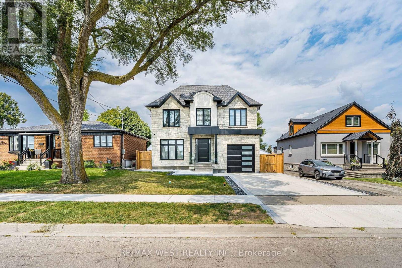 46 Golfdown Drive, Toronto, Ontario  M9W 2H7 - Photo 2 - W13703090