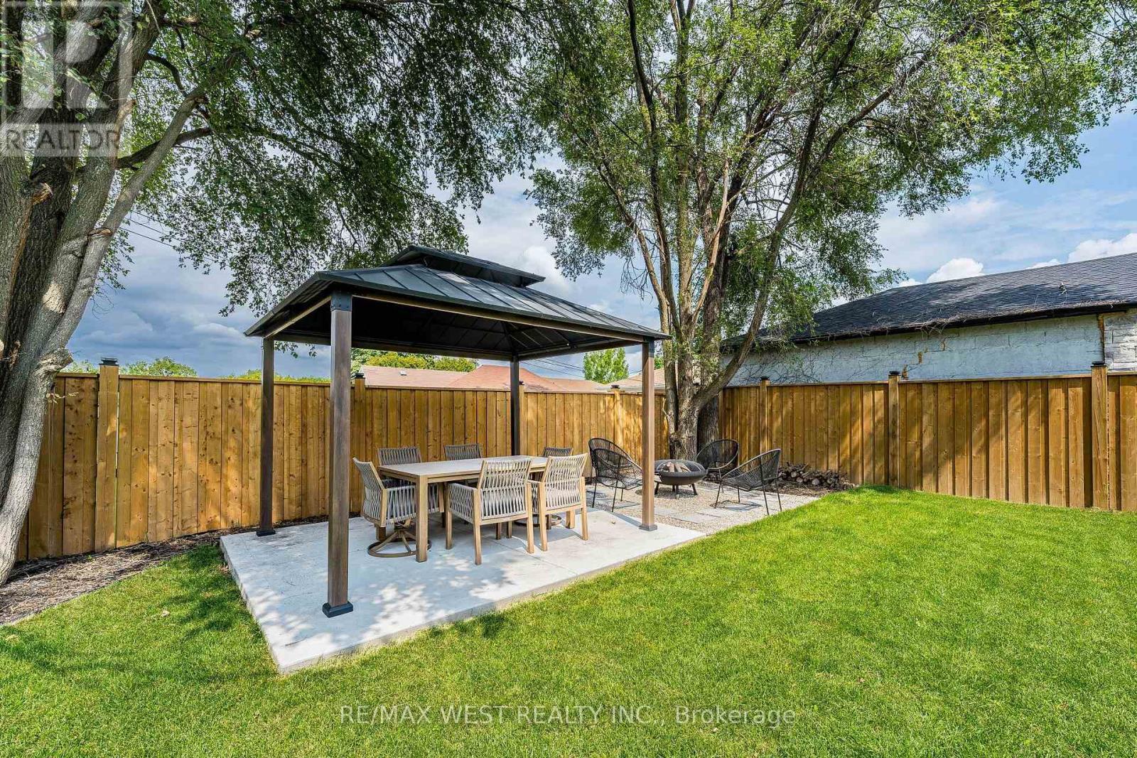 46 Golfdown Drive, Toronto, Ontario  M9W 2H7 - Photo 49 - W13703090