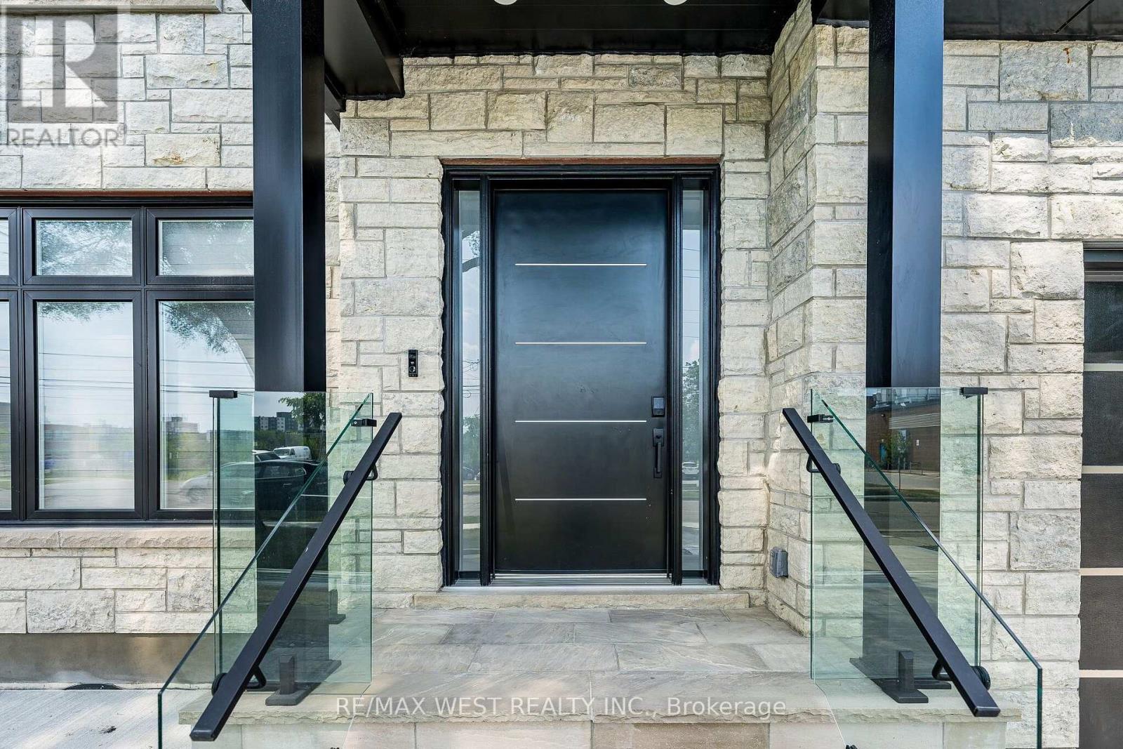46 Golfdown Drive, Toronto, Ontario  M9W 2H7 - Photo 5 - W13703090