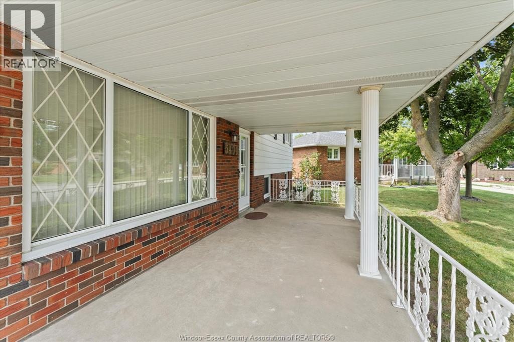 5400 Lyndon Court, Windsor, Ontario  N8T 1N8 - Photo 5 - 26020259