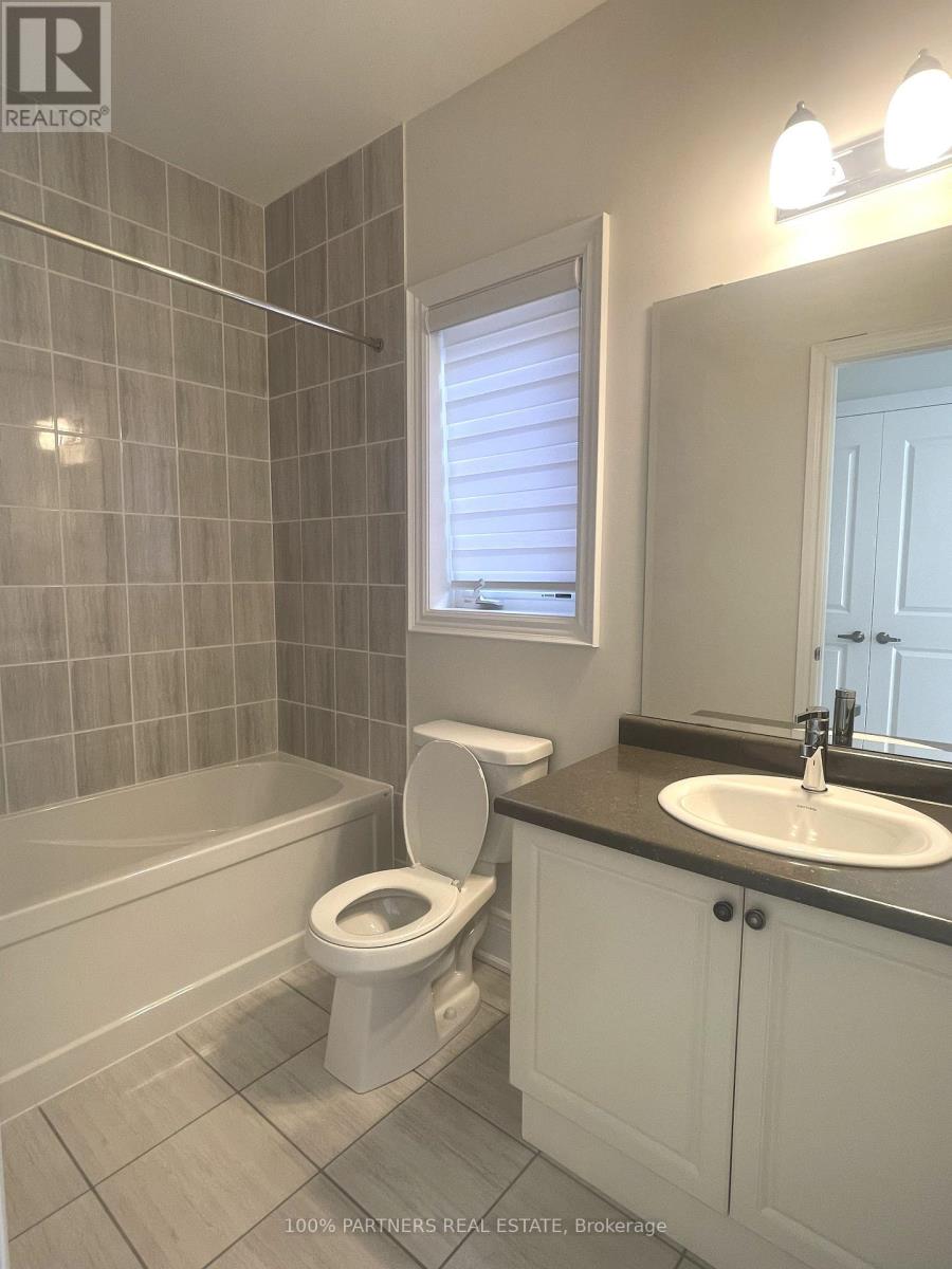 117 Botelho Circle E, Aurora, Ontario  L4G 7Y0 - Photo 11 - N13704734