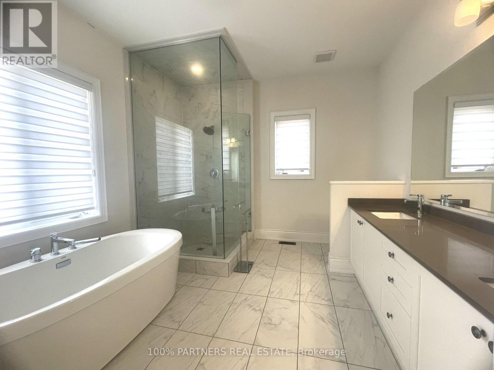 117 Botelho Circle E, Aurora, Ontario  L4G 7Y0 - Photo 19 - N13704734