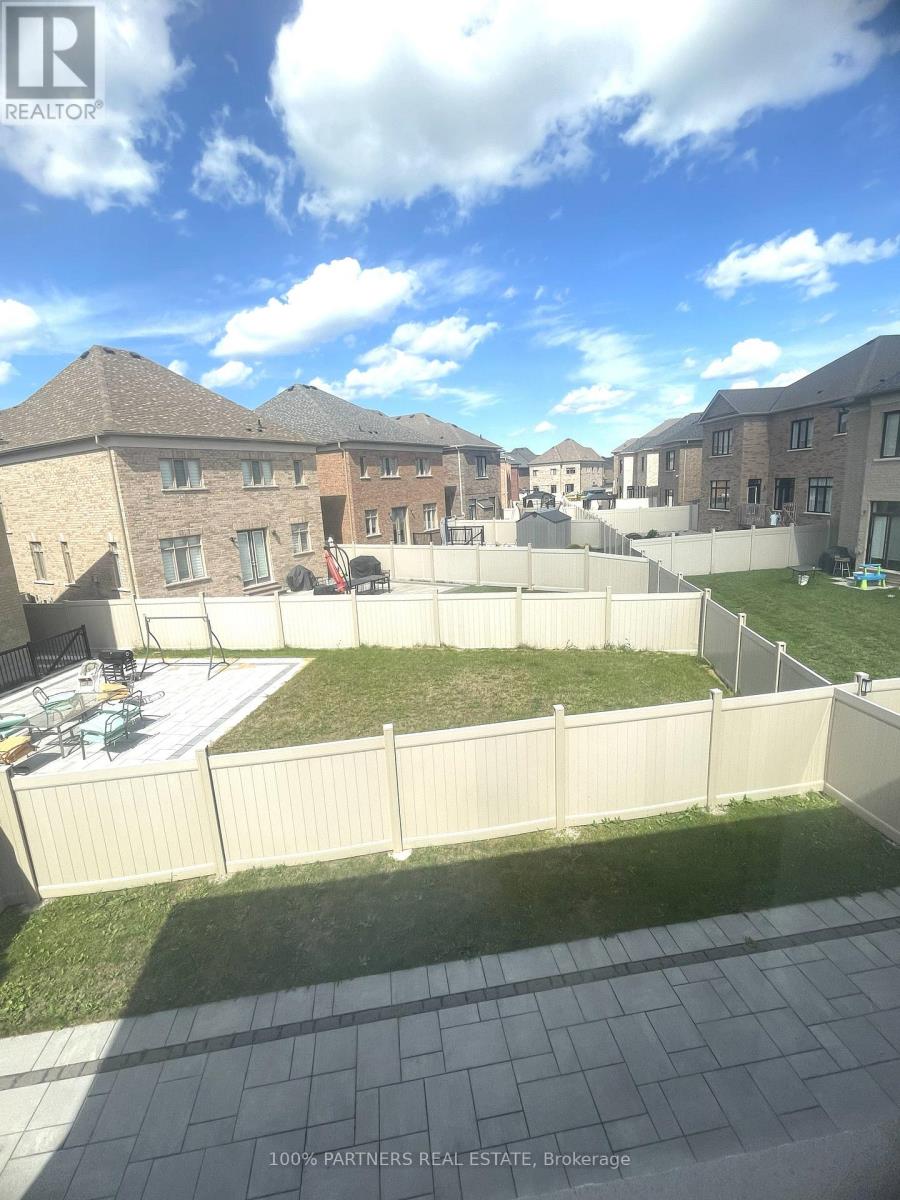 117 Botelho Circle E, Aurora, Ontario  L4G 7Y0 - Photo 24 - N13704734