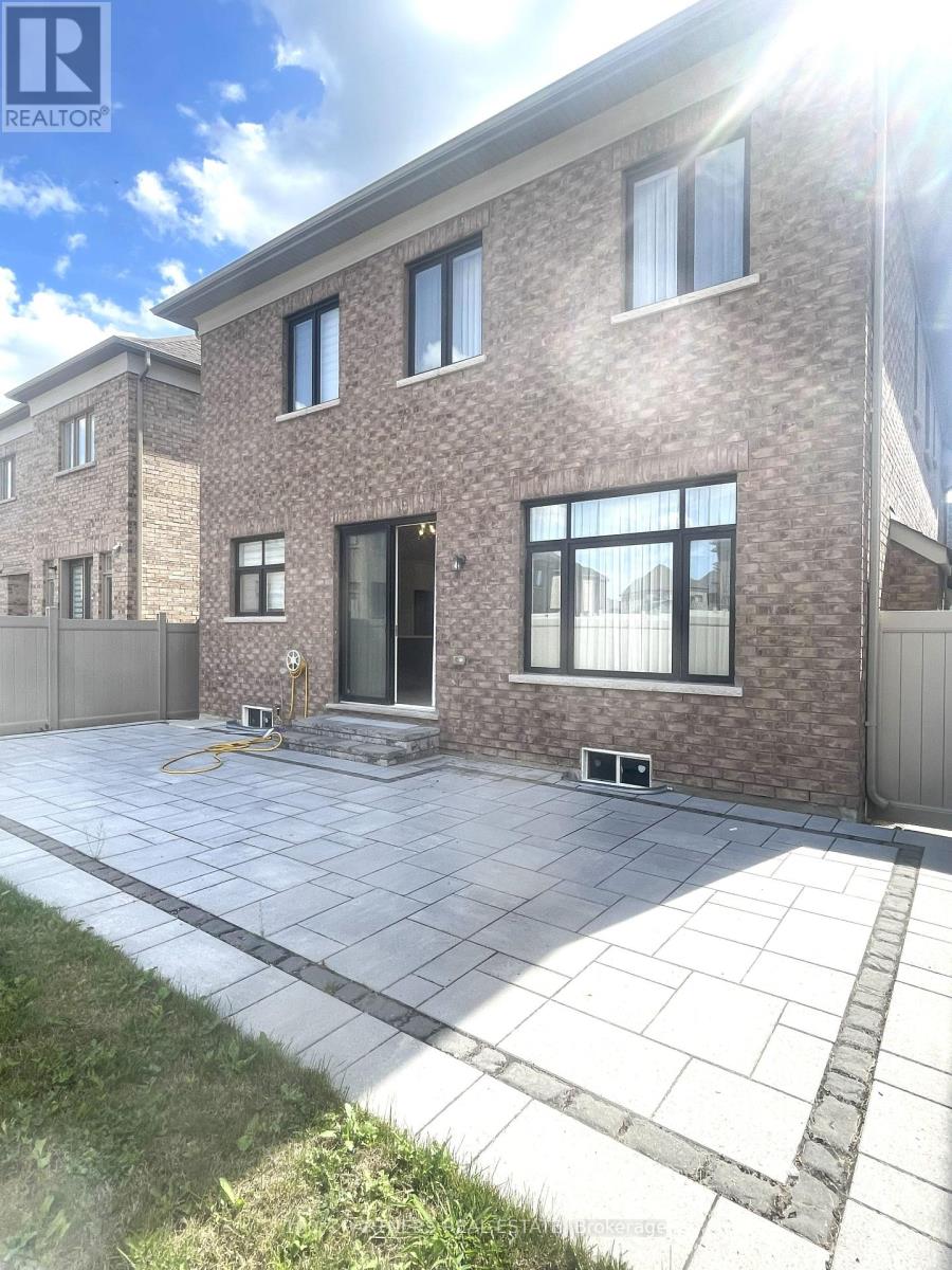 117 Botelho Circle E, Aurora, Ontario  L4G 7Y0 - Photo 26 - N13704734