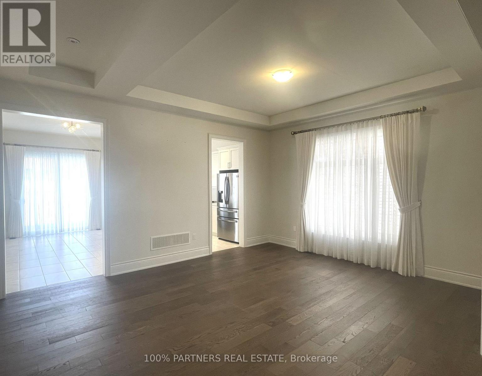 117 Botelho Circle E, Aurora, Ontario  L4G 7Y0 - Photo 4 - N13704734