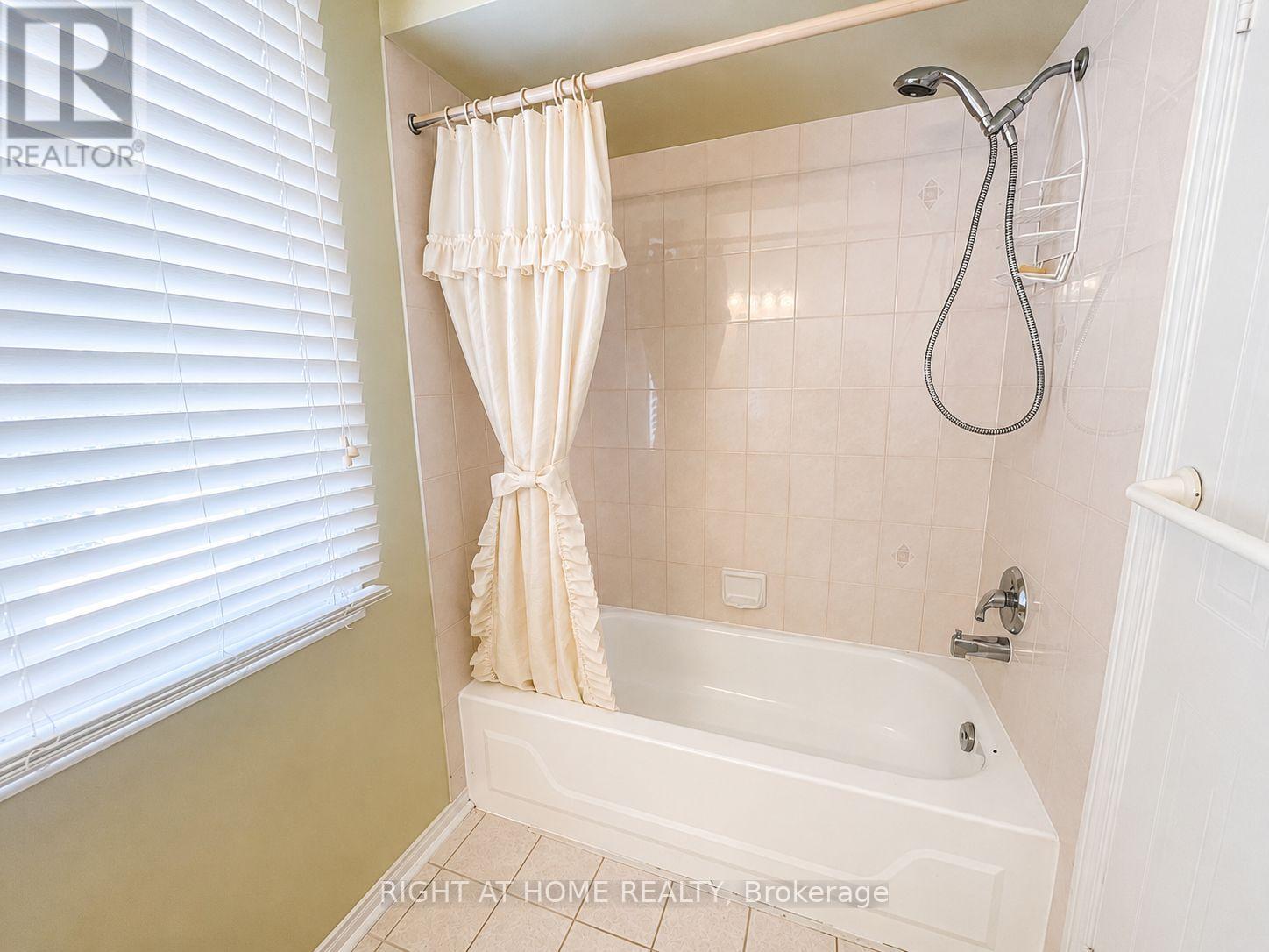 10 Banner Road, Brampton, Ontario  L6X 4K6 - Photo 10 - W13704712