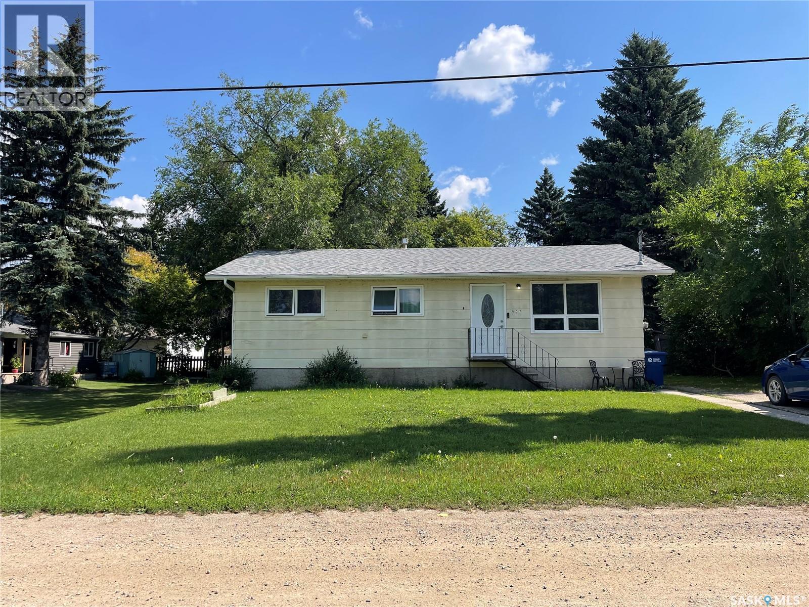 907 Grove Street, Whitewood, Saskatchewan  S0G 5C0 - Photo 1 - SK046346