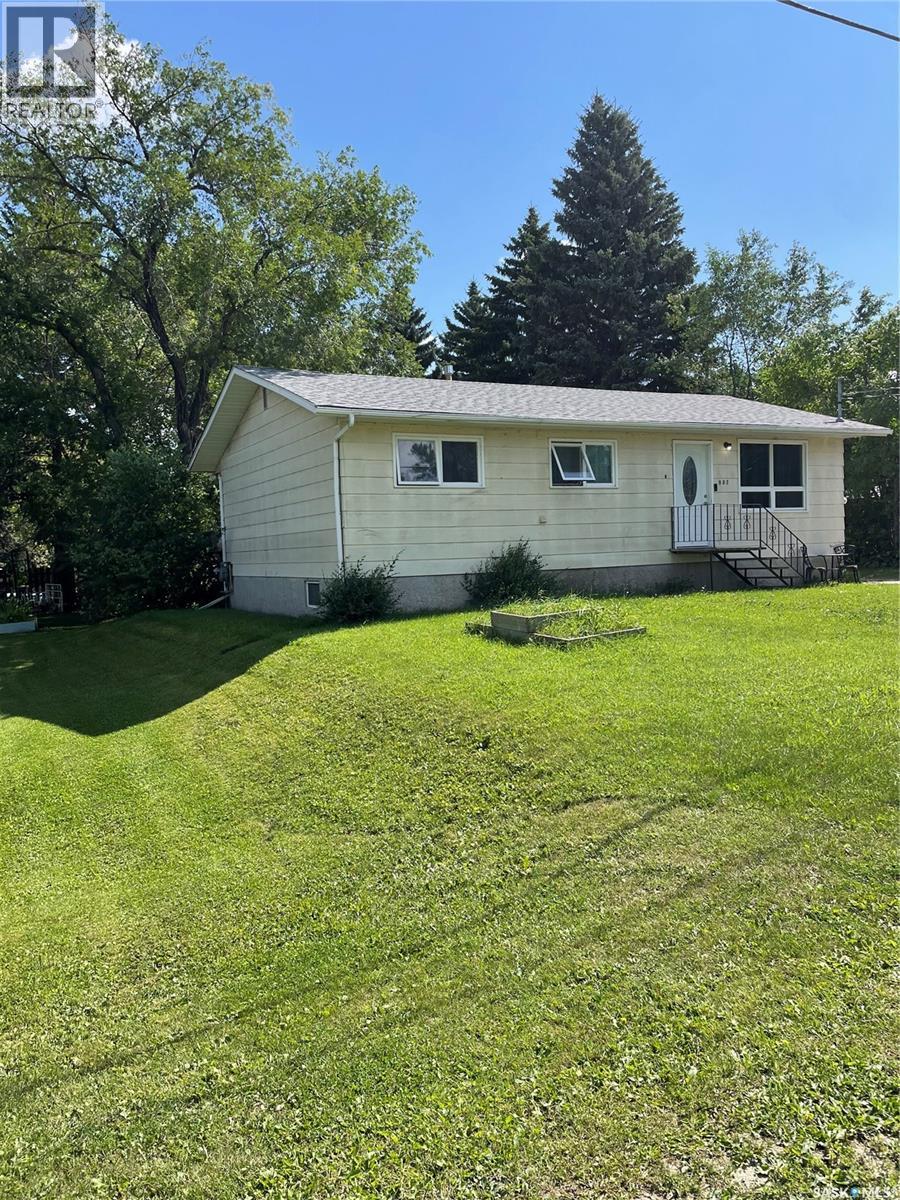 907 Grove Street, Whitewood, Saskatchewan  S0G 5C0 - Photo 3 - SK046346