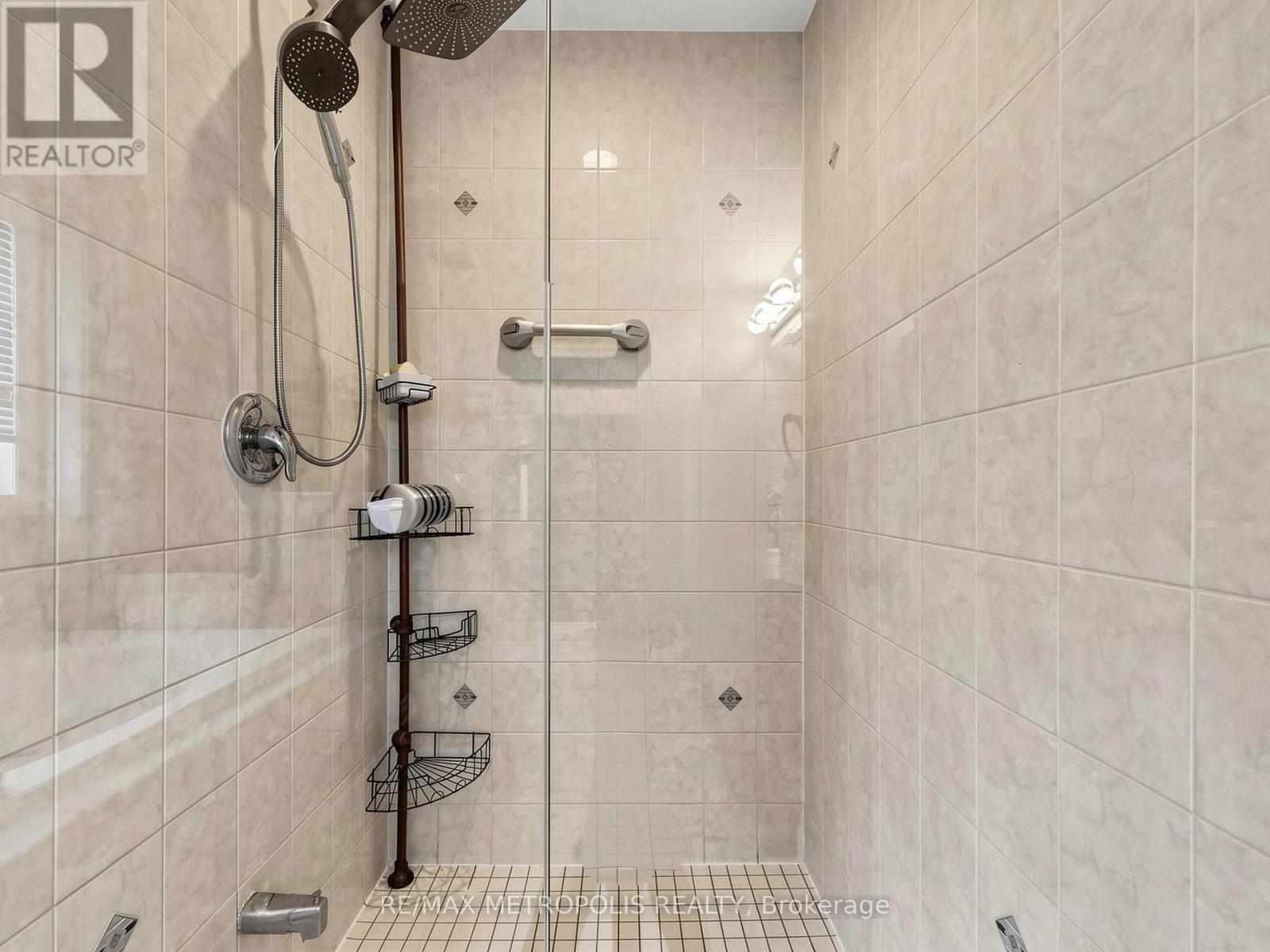 84 Braebrook Drive, Whitby, Ontario  L1R 0M9 - Photo 34 - E13704144