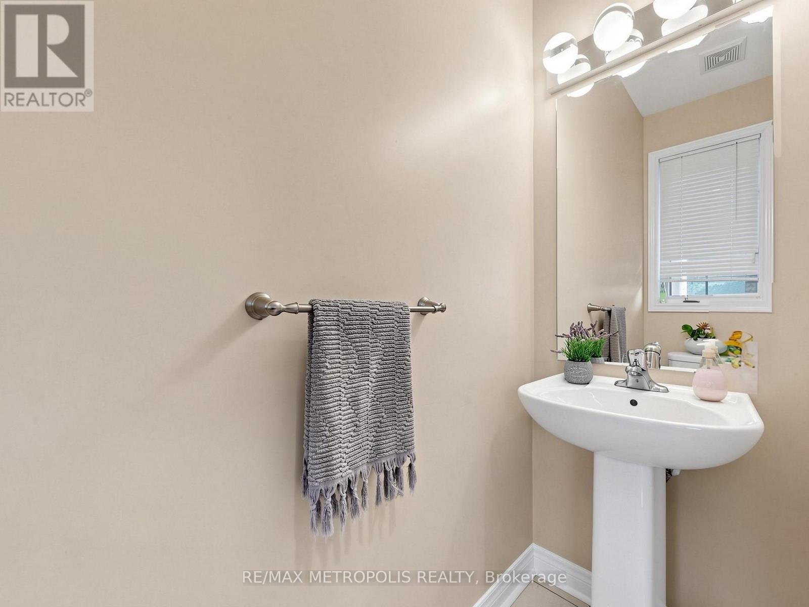 84 Braebrook Drive, Whitby, Ontario  L1R 0M9 - Photo 38 - E13704144
