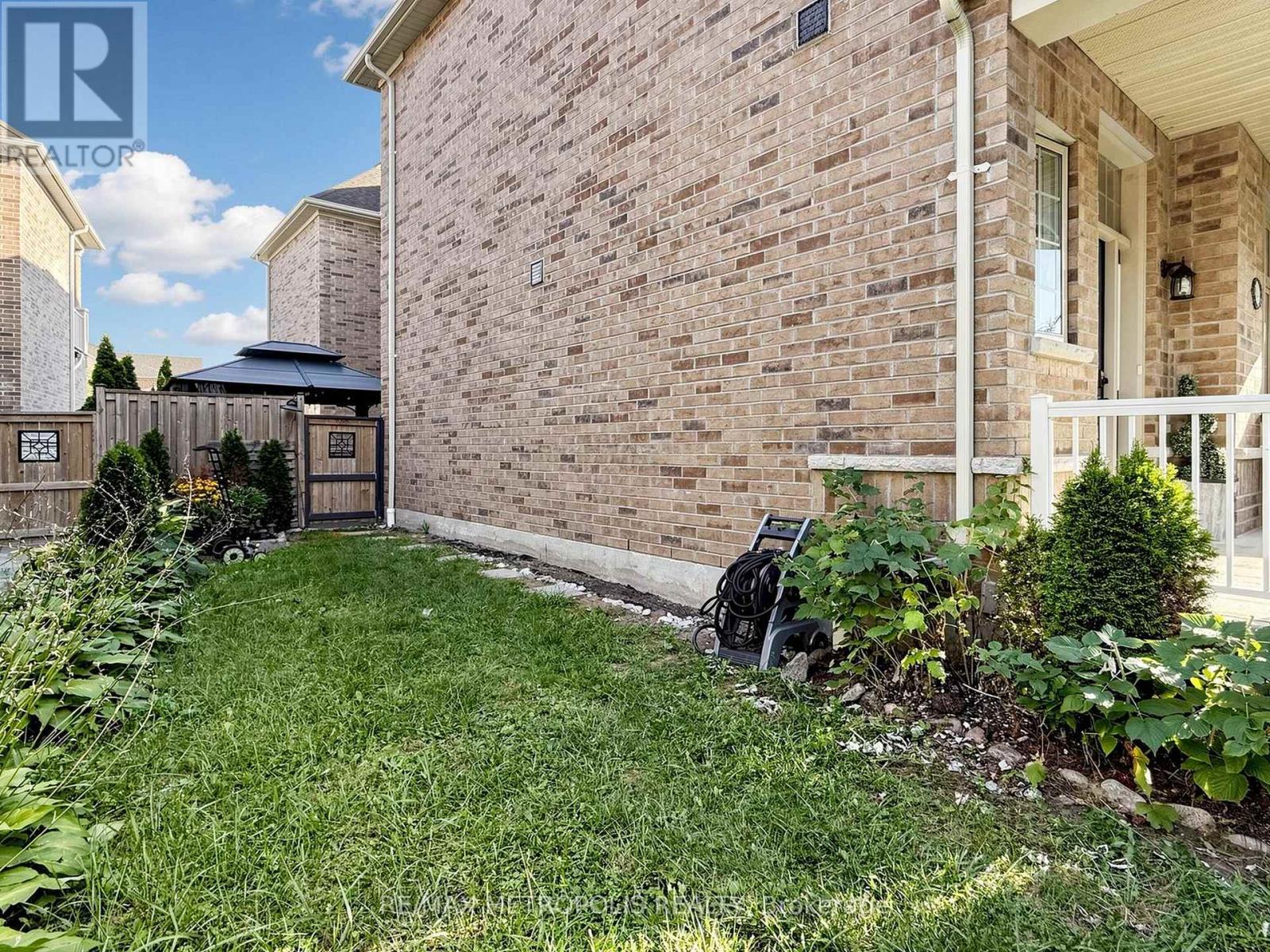 84 Braebrook Drive, Whitby, Ontario  L1R 0M9 - Photo 44 - E13704144