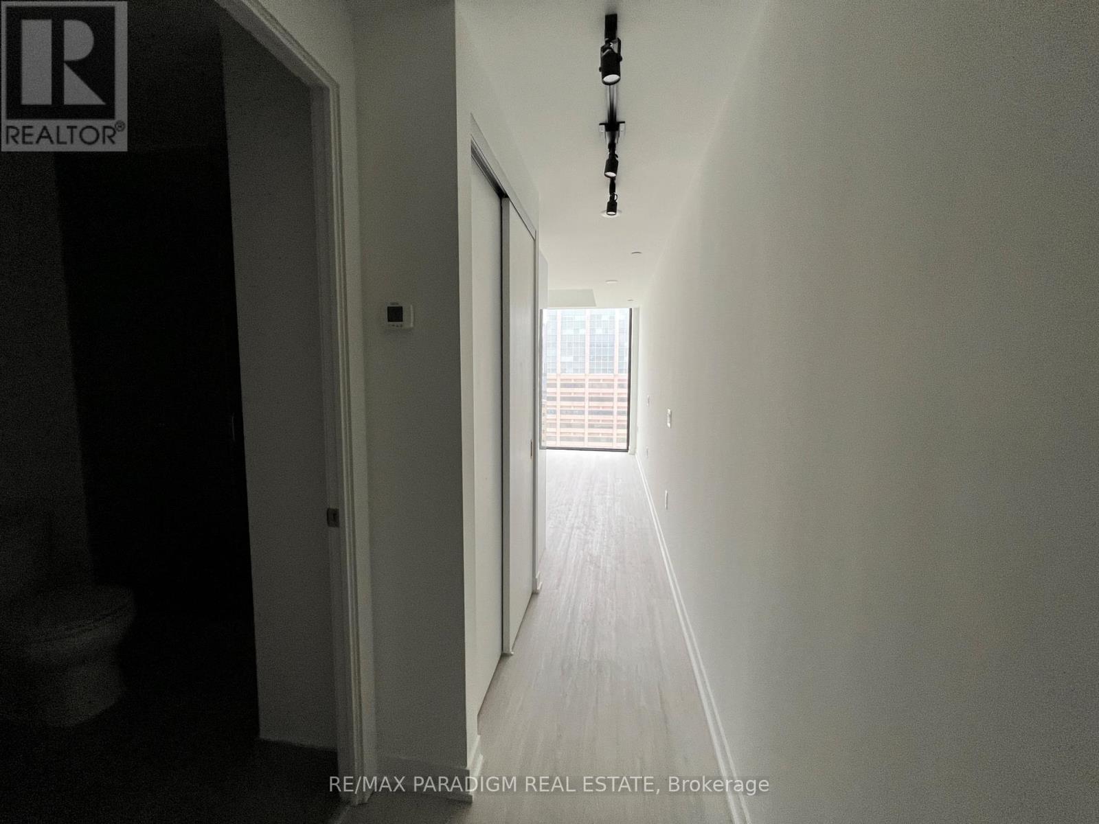 1705 - 195 Mccaul Street, Toronto, Ontario  M5T 1W6 - Photo 2 - C13704748