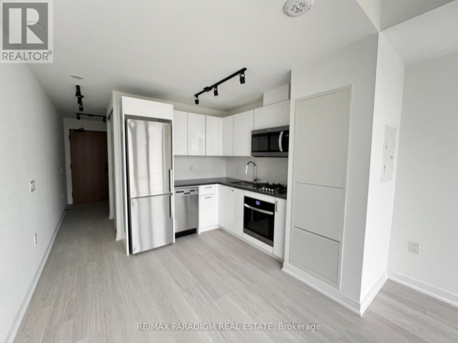 1705 - 195 Mccaul Street, Toronto, Ontario  M5T 1W6 - Photo 3 - C13704748