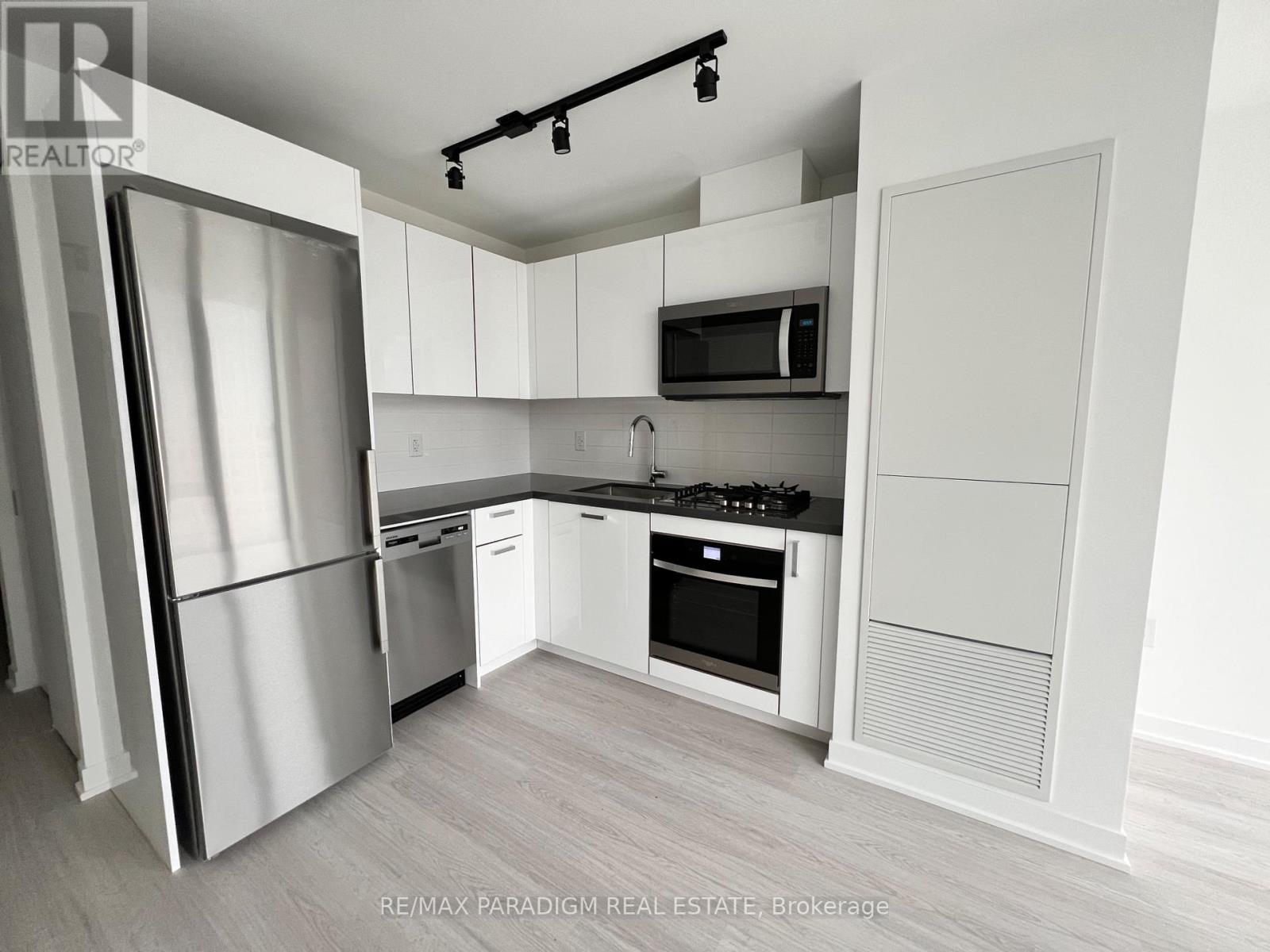 1705 - 195 Mccaul Street, Toronto, Ontario  M5T 1W6 - Photo 4 - C13704748