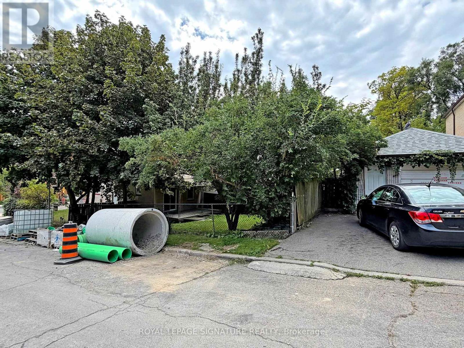 18 Dunraven Drive, Toronto, Ontario  M6M 1H1 - Photo 27 - W13599898