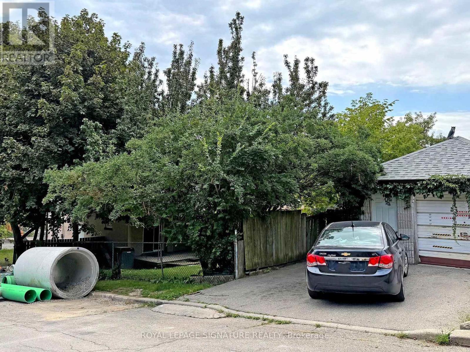 18 Dunraven Drive, Toronto, Ontario  M6M 1H1 - Photo 26 - W13599898