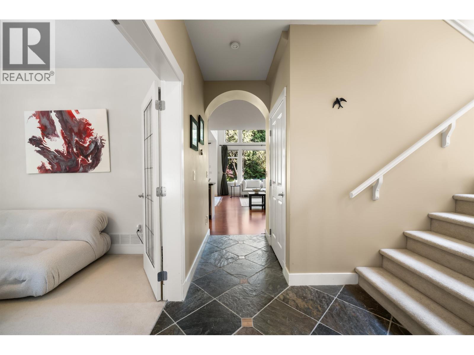 1931 Parkway Boulevard, Coquitlam, British Columbia  V3E 3L5 - Photo 2 - R3148848