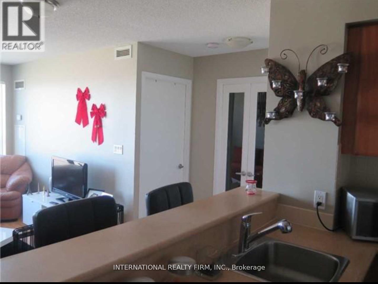 3015 - 36 Lee Centre Drive, Toronto, Ontario  M1H 3K2 - Photo 2 - E13704776