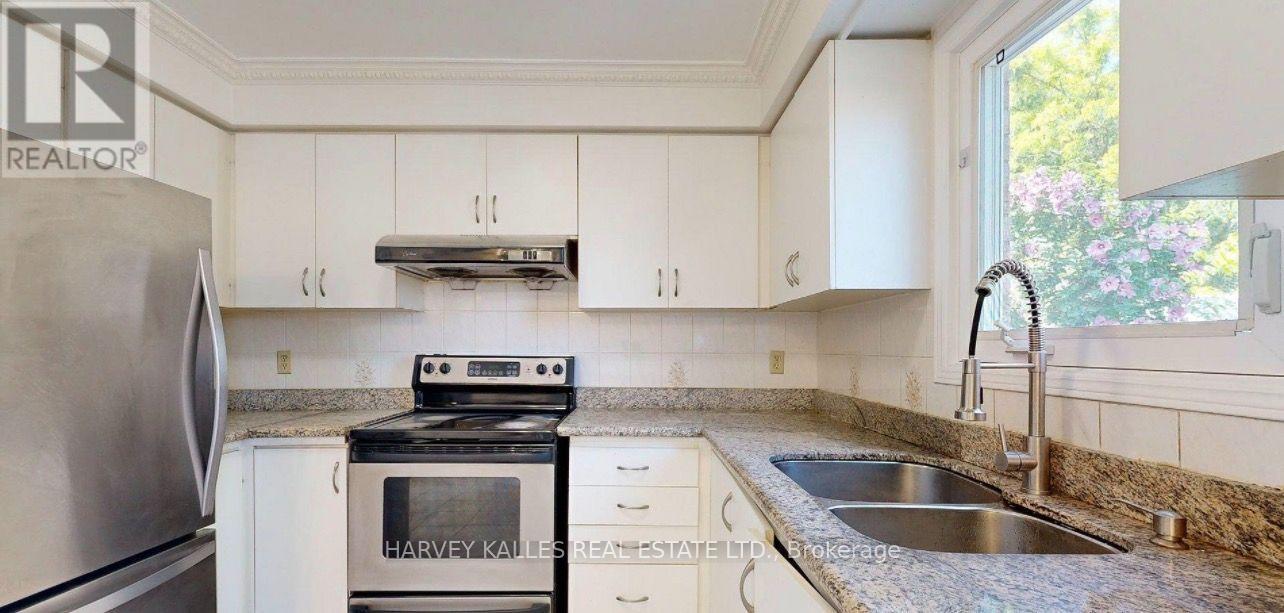 71 Olivewood Drive, Markham, Ontario  L3S 3E2 - Photo 12 - N13704802