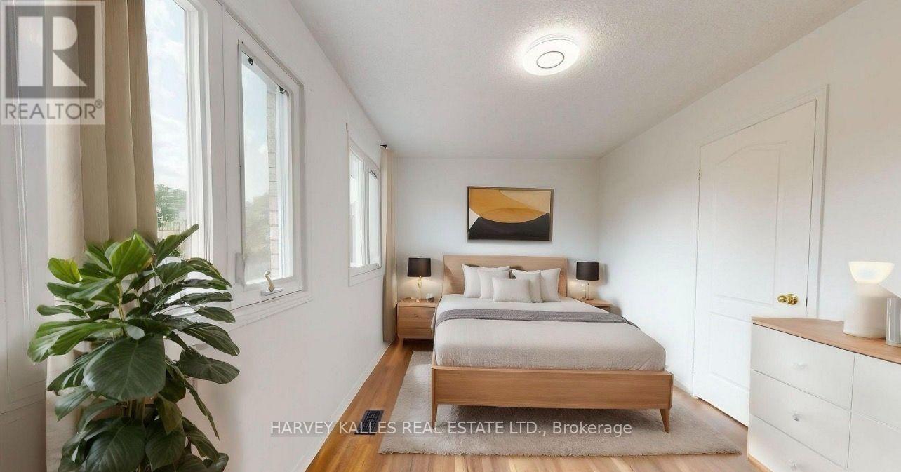 71 Olivewood Drive, Markham, Ontario  L3S 3E2 - Photo 5 - N13704802