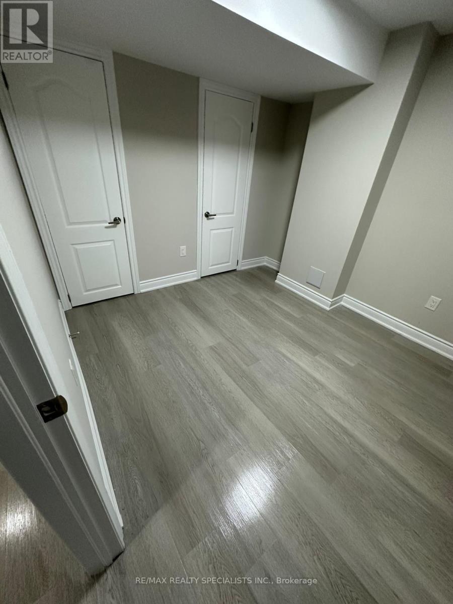 10 Bramacre Court, Brampton, Ontario  L7A 1T5 - Photo 4 - W13704778