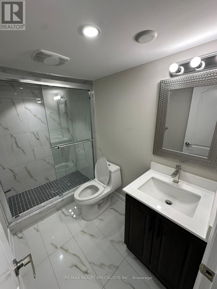 10 Bramacre Court, Brampton, Ontario  L7A 1T5 - Photo 7 - W13704778
