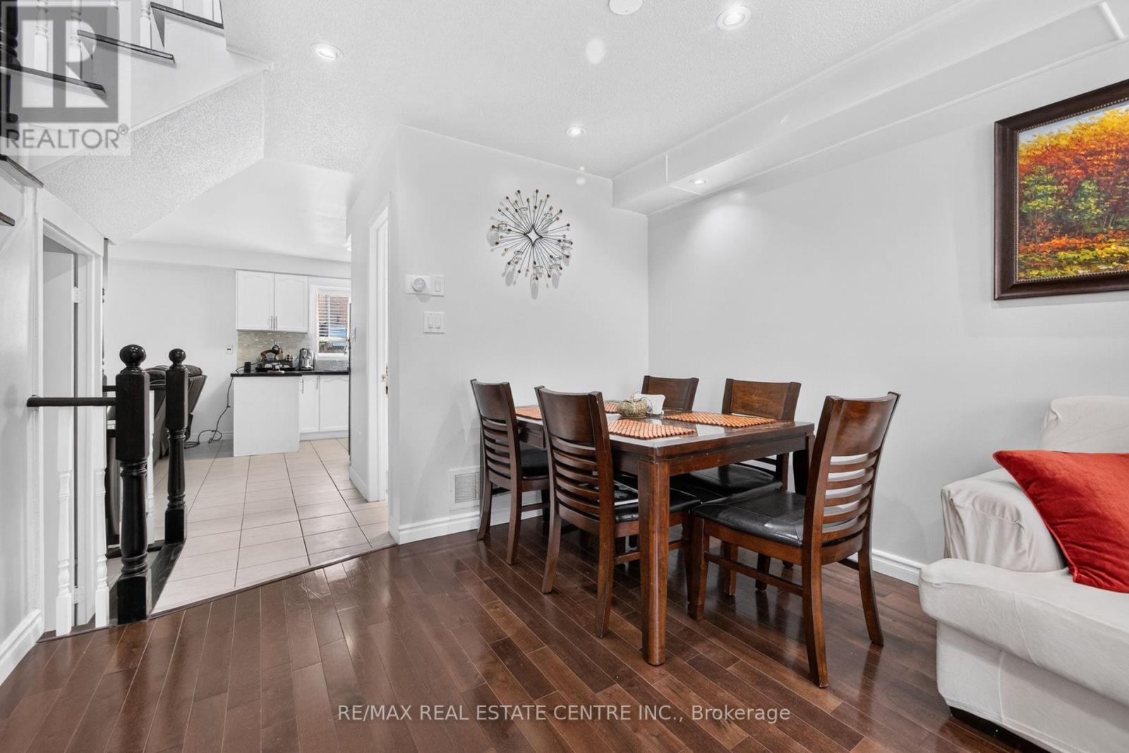 8 Flatlands Way, Brampton, Ontario  L6R 2B5 - Photo 7 - W13704780