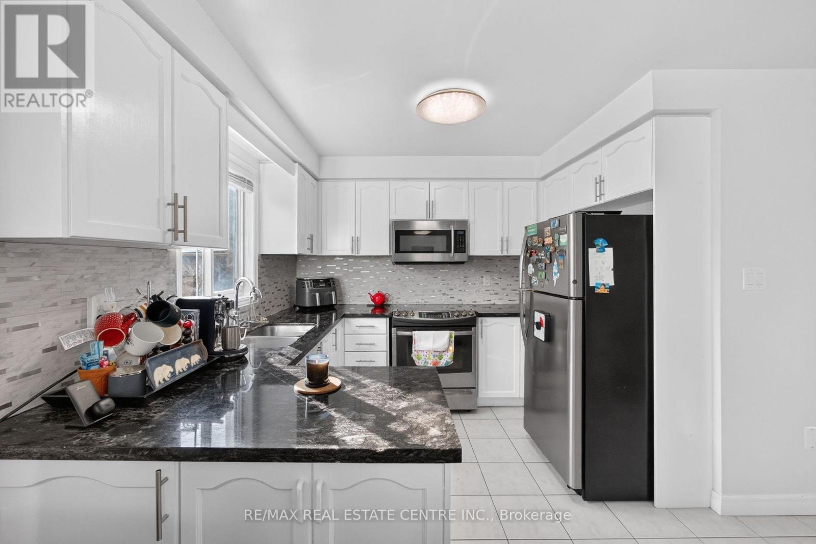 8 Flatlands Way, Brampton, Ontario  L6R 2B5 - Photo 8 - W13704780