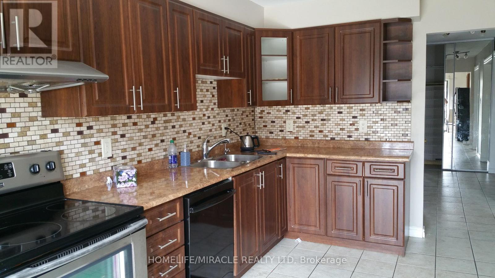 18 Beisel Court, Brampton, Ontario  L6Z 2R8 - Photo 2 - W13704782