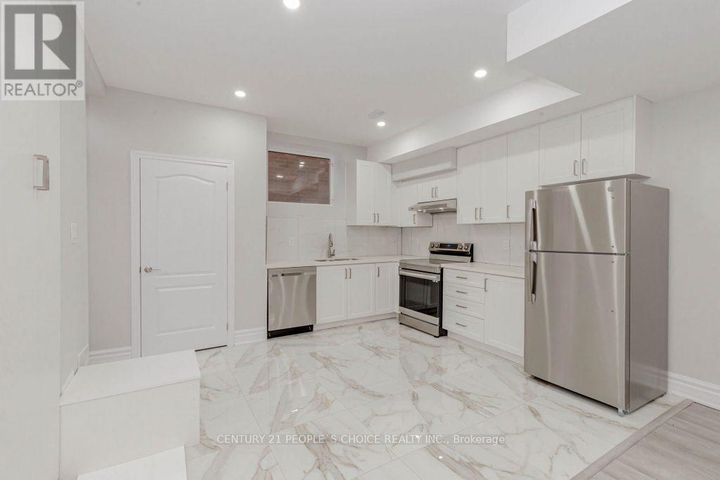 Lower - 4 Cachet Court, Brampton, Ontario  L6X 0X2 - Photo 10 - W13704806