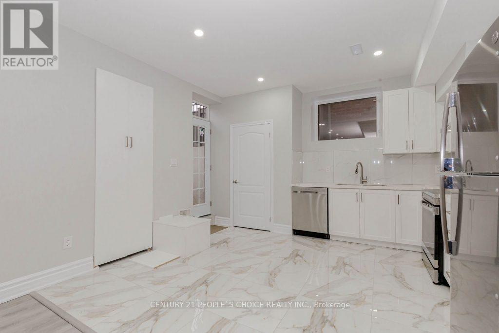 Lower - 4 Cachet Court, Brampton, Ontario  L6X 0X2 - Photo 15 - W13704806