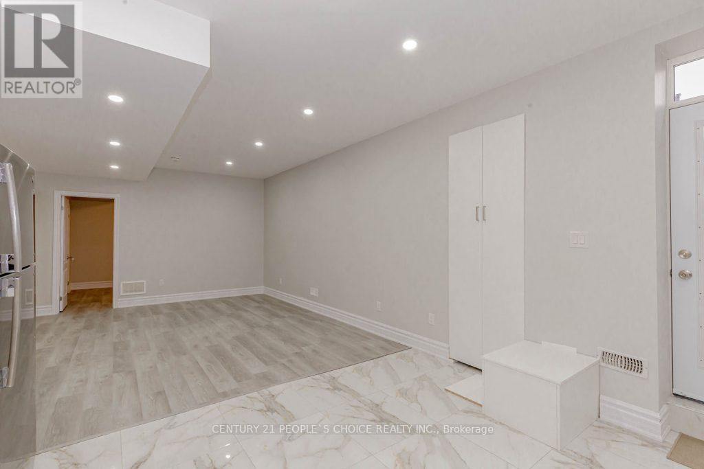 Lower - 4 Cachet Court, Brampton, Ontario  L6X 0X2 - Photo 16 - W13704806