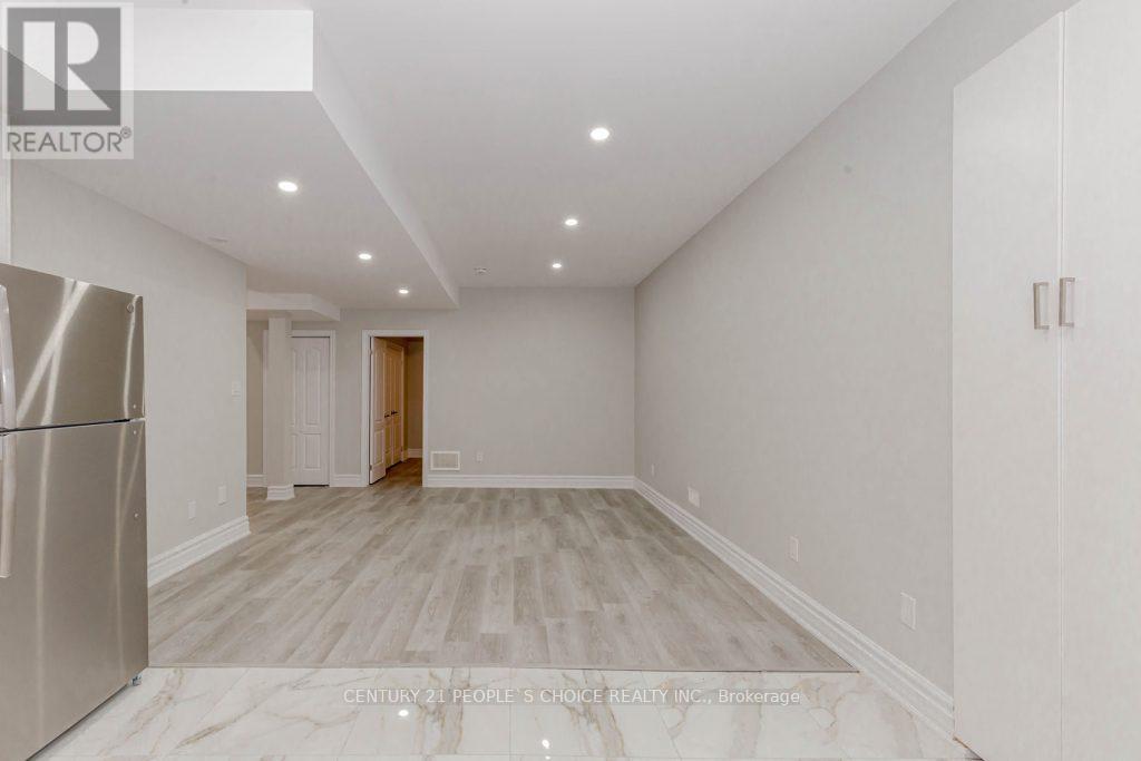 Lower - 4 Cachet Court, Brampton, Ontario  L6X 0X2 - Photo 17 - W13704806