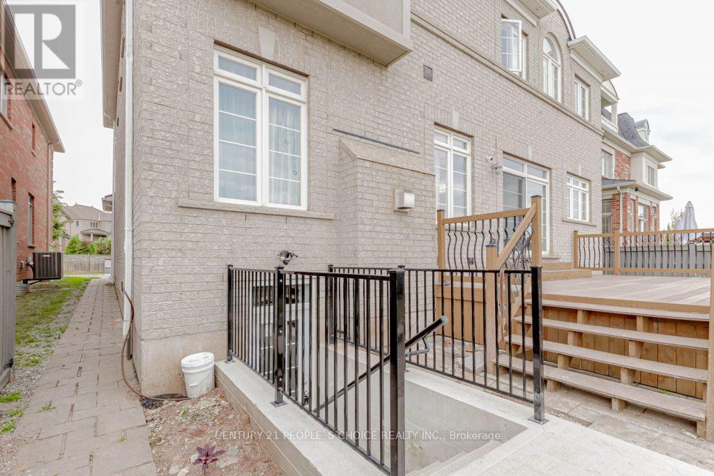 Lower - 4 Cachet Court, Brampton, Ontario  L6X 0X2 - Photo 5 - W13704806