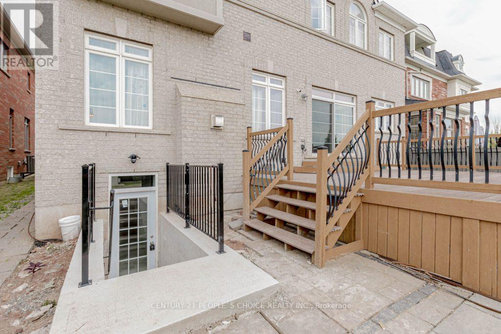Lower - 4 Cachet Court, Brampton, Ontario  L6X 0X2 - Photo 6 - W13704806