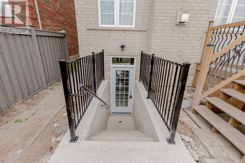 Lower - 4 Cachet Court, Brampton, Ontario  L6X 0X2 - Photo 7 - W13704806