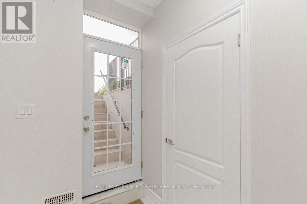 Lower - 4 Cachet Court, Brampton, Ontario  L6X 0X2 - Photo 8 - W13704806