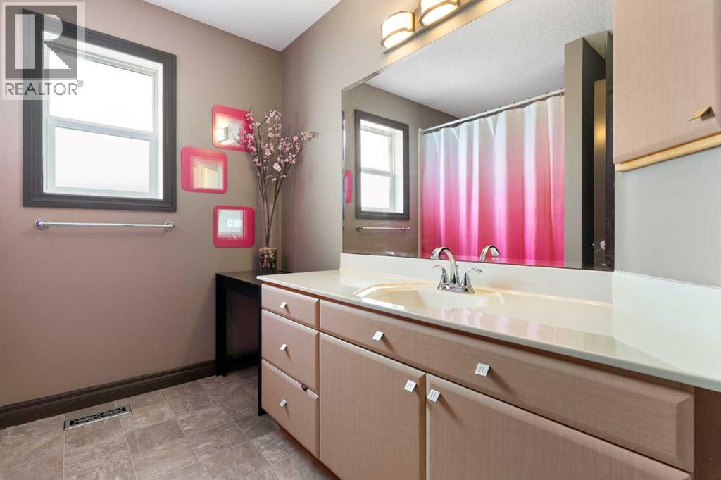 31 Gleneagles Terrace, Cochrane, Alberta  T4C 1W4 - Photo 36 - A2334182